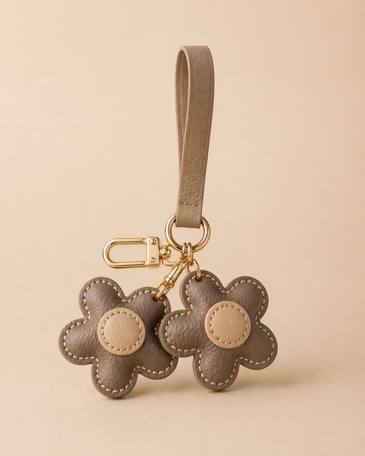 Llavero Doble Flor Beige