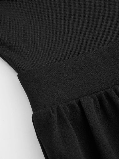 Mono Negro con Cuello Alto