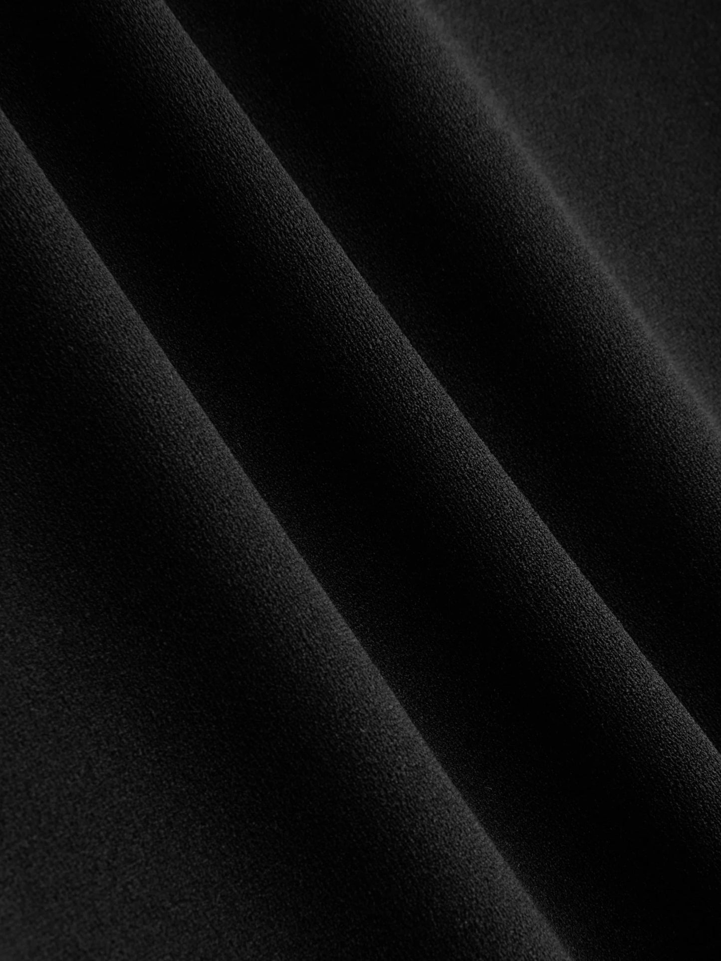Mono Negro con Cuello Alto
